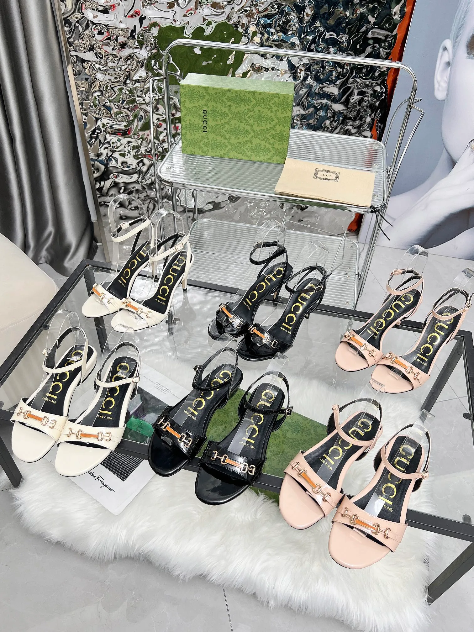 👟👟Ex-factory price 380👟👟 🔥🔥🔥Gucci 2005 new horsebit sandals! High heels are versatile and slimming, and use the original 1:1 hardware! The fabric is made of first-layer cow patent leather! The standard size of the stepping sheep inside is 35/40 (41 can be customized and will not be returned) Color: black, white, meat optional Heel height 3 cm